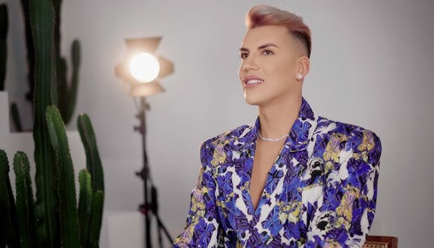 Kerimcan Durmaz mini şortla gittiği şehitliğe sokulmadı